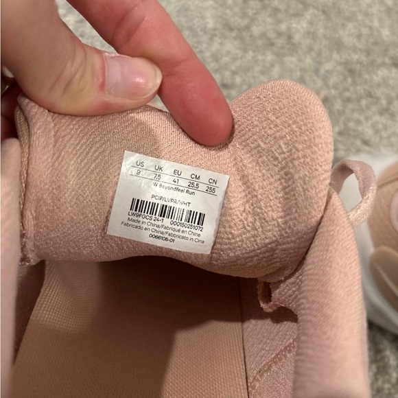 lululemon Beyondfeel Women’s Running Shoes in light pink size 9 - Picture 4 of 6